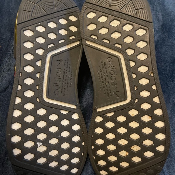 adidas NMD R1 V2 - Picture 3 of 4